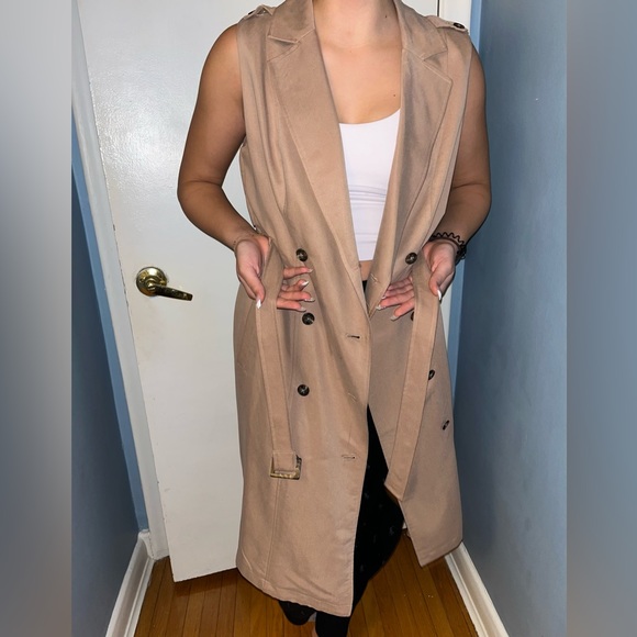 Petite White House Black Market Camel Colour Vest With Belt And Button Detail - Picture 2 of 5